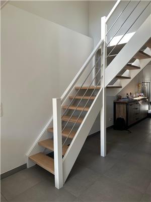 Bordestrap in eik wit geschilderd geoliede treden